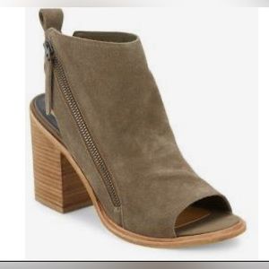 Dolce Vita 7.5 Bootie heel and toe peek out